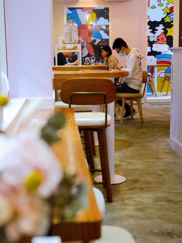 上環滿藝術感及活力cafe
