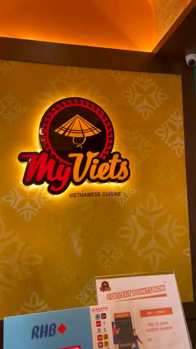 Trying out scrumptious vietnamese cuisine! 