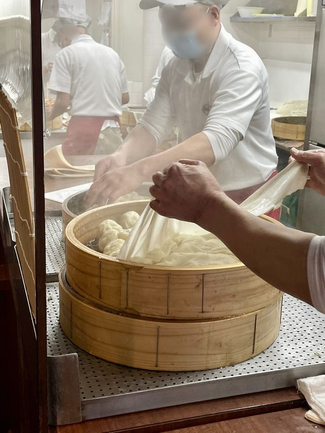 【神戸 南京町】 食べたい、でも並びたくない。そんなあなたへ「曹家包子館 」の豚饅頭‥実は。
