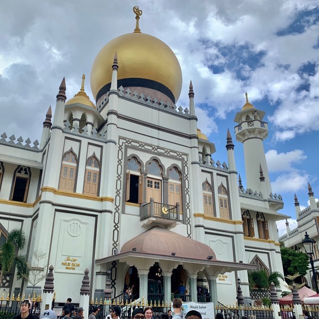 😍 Masjid Sultan 🕌 | The BEAUTIFUL GOLDEN dome!