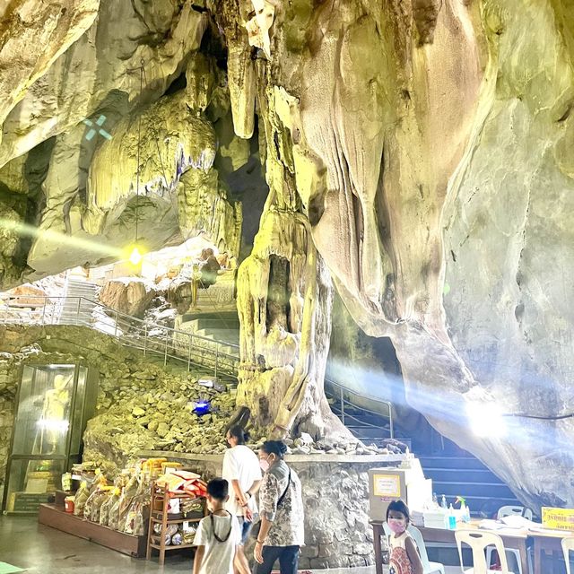 วัดถ้ำเขาย้อย วัดสวย จ.เพชรบุรี