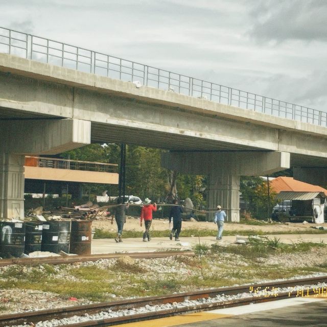 สถานีรถไฟหัวหิน แลนมาร์คเด็ดชาววินเทจ