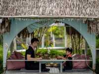 คาเฟ่นครปฐมบรรยากาศดี มีสระน้ำสีฟ้าขนาดใหญ่