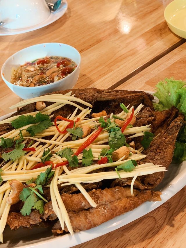 เพลิน Cafe & Restaurant