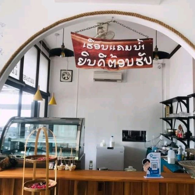 Heuan Khaem Nam Restaurant 