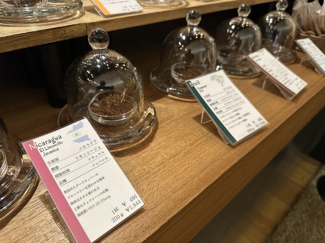北海道・札幌。『丸美珈琲店 MARUMI COFFEE STAND』のスペシャリティコーヒーソフト