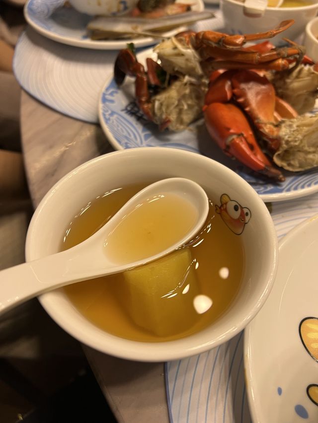 4小時任飲紅白酒任食雞煲、海鮮火鍋