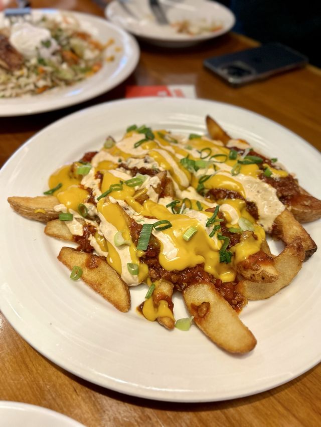 ［新竹/竹北］ HOOTERS美式餐廳 竹北店🦉｜傳說中父親們愛去的餐廳(? 裡面應該也充斥了竹科的工程師(? 