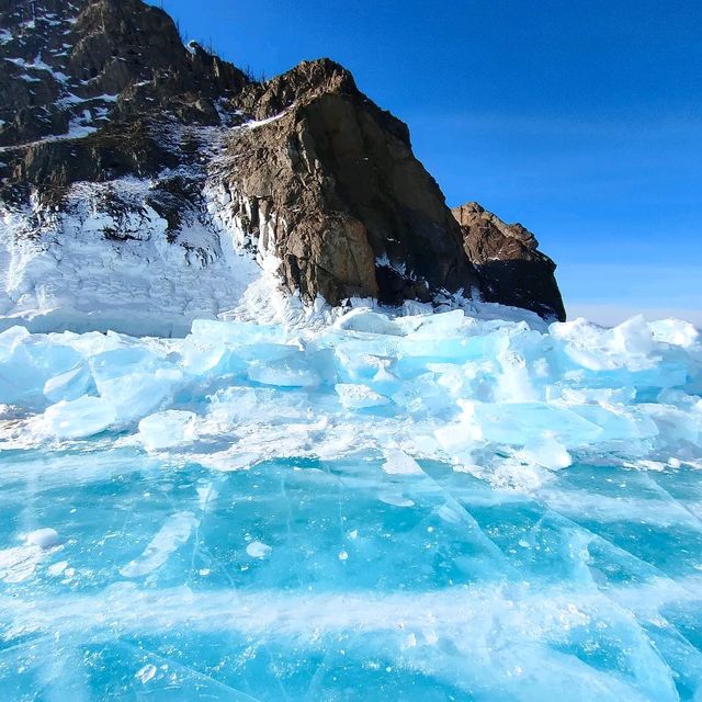 An exhibition of unusual sculptures on lake Baikal