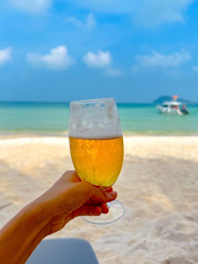 켐 비치에서 맥주 마시며 바다 보기🐳