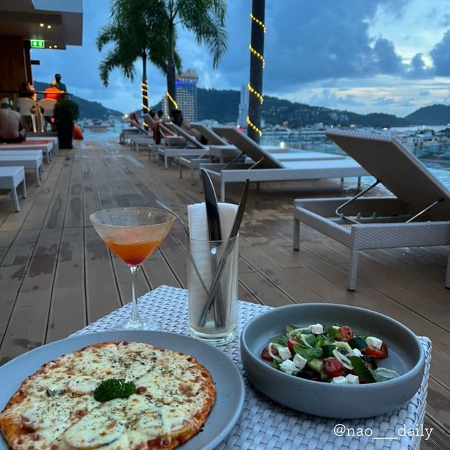 【プーケット🍸 プールバー付きホテル】