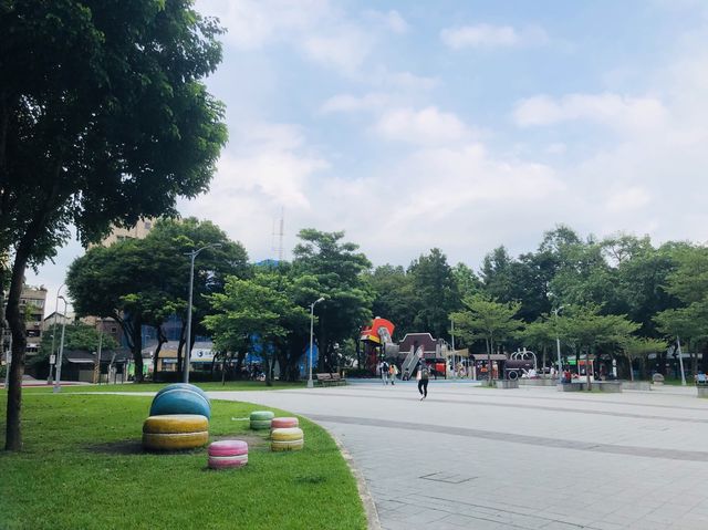台北｜🌳🏀親子好去處🛝🚂 南興公園特色遊戲場