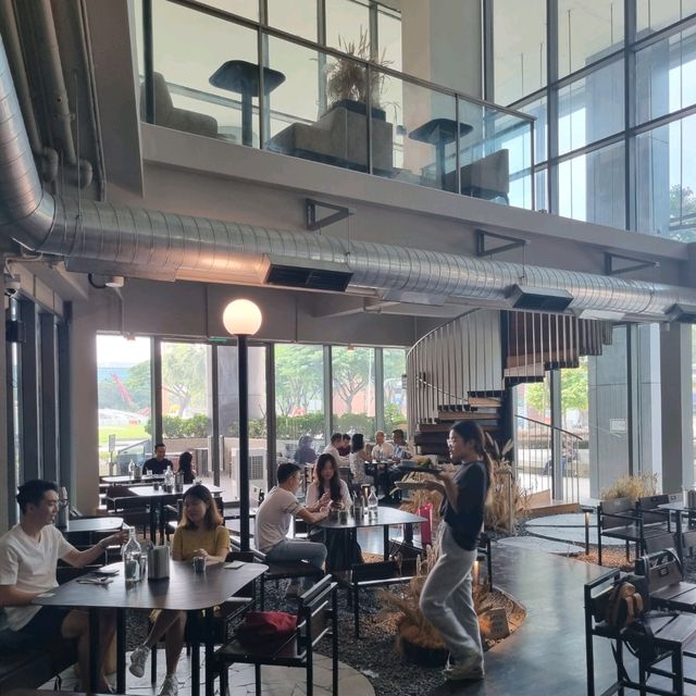 This Industrial Cafe Must Visit Lah! ☕️