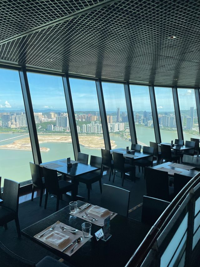 澳門旅遊塔中旋轉餐廳食與樂