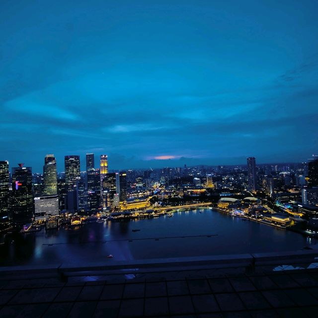 An eveving in infinity pool of MBS, Singapore 🇸🇬 