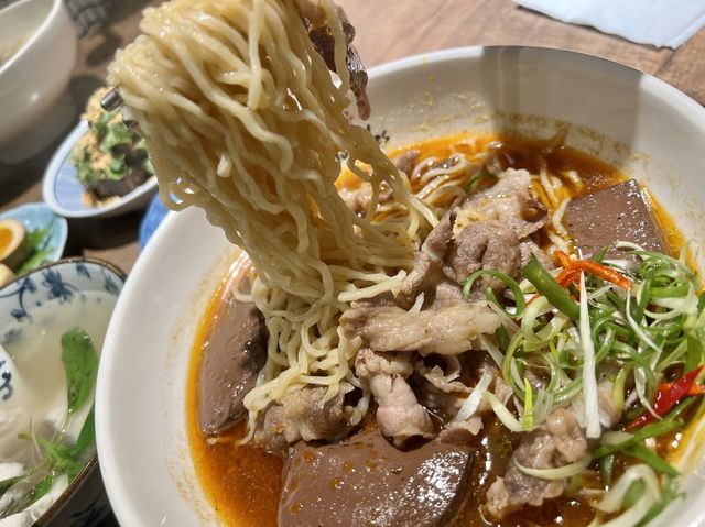 江子翠捷運站好吃麵食｜二鬼麵舖，必點麻辣雪花牛