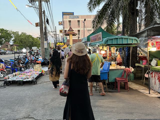 • ตลาดปูดำ กระบี่ 🦀✨