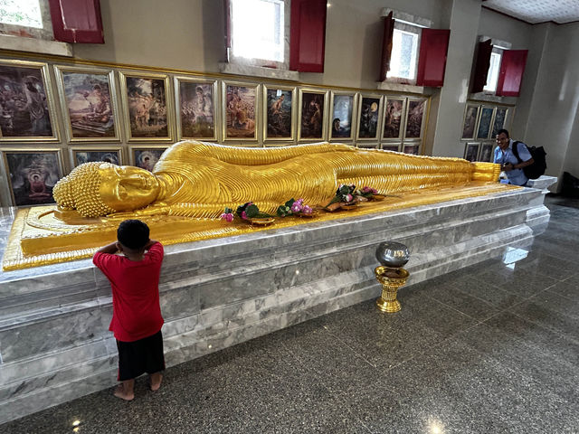 Walk up 166m in Awe of 20m Golden Buddha