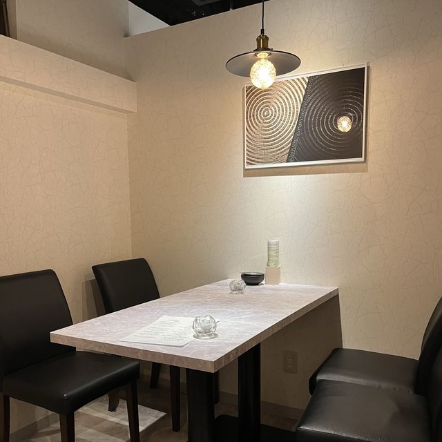 【大阪・梅田】土日祝限定のお肉料理とお魚料理のWメインランチ「ヨルゴハン Queux Norme 梅田店」