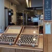 東京人氣可麗露專賣店，店內好華麗呢！
