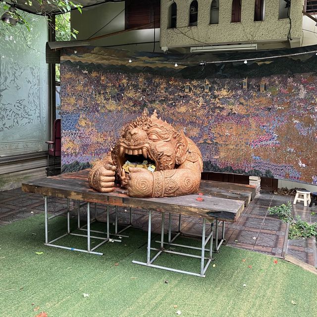 พระพิฆเนศสามเศียรไม้ตะเคียนทองขนาดใหญ่ที่สุด