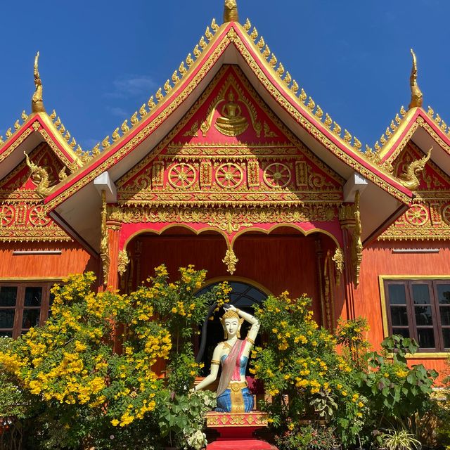 Sacred Splendor: Wat Si Muang