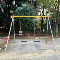 参道の途中にある公園 - 氷川の杜公園 -