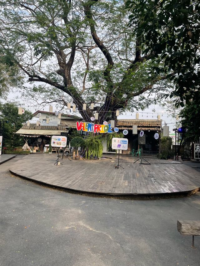เดินเล่นรับลมเย็นที่ช่างชุ่ย