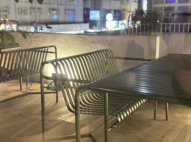 咖央夜間部酒吧：豐富日式料理，適合聚會或約會