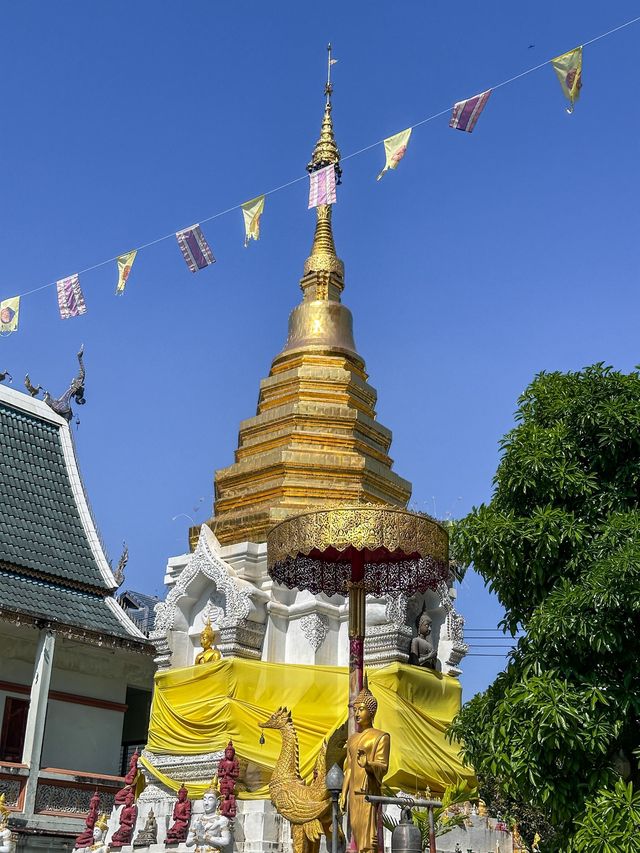 ไหว้พระ เสริมดวง วัดลอยเคราะห์  จังหวัดเชียงใหม่