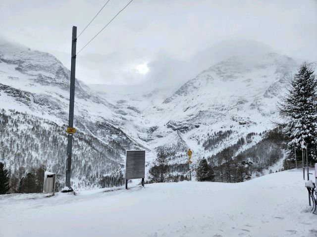 【瑞士鐵路】Alp Grum：獨特景觀車站遠眺雪山冰川