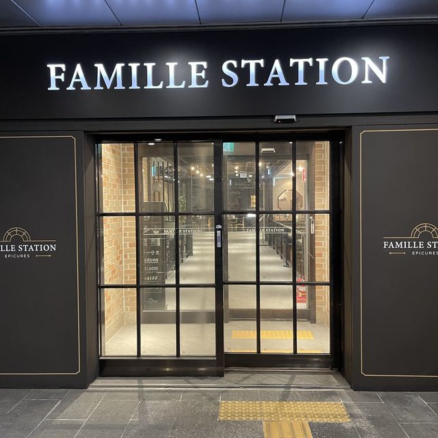 高速ターミナル駅直結！有名なクリームラテが飲めちゃう！