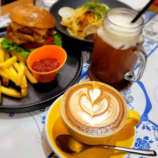 Tempat yang bagus untuk menikmati kopi dan makanan di To Kwa Wan☕️