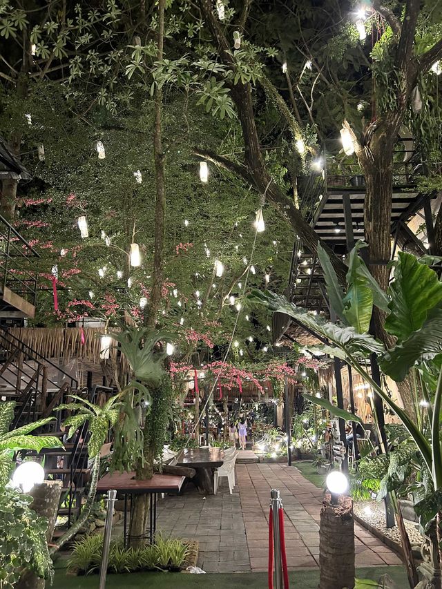 Thai Restaurant in a Tree House, Hatyai🇹🇭