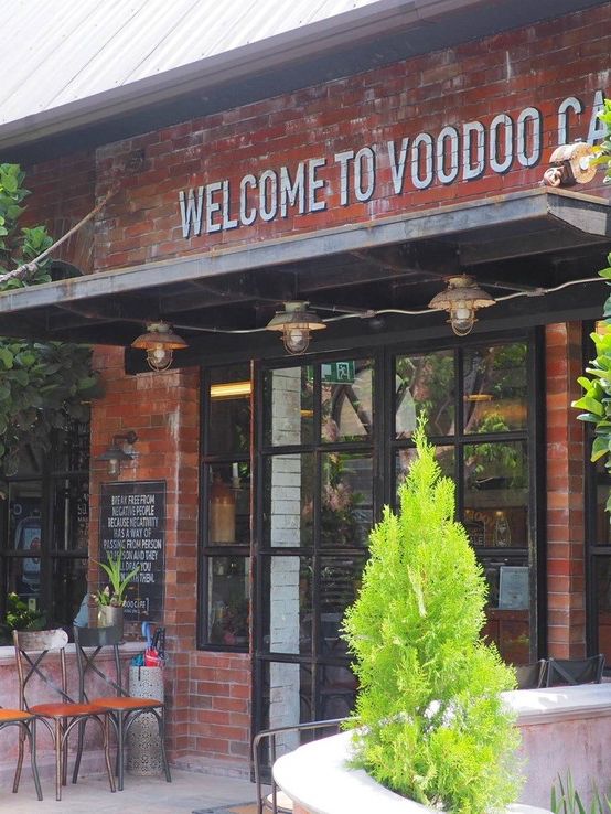 Voodoo คาเฟ่สุดอลังการย่านหนองจอก