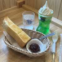 🍞무료 토스트 제공 코메다커피