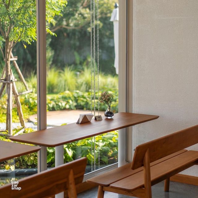 CHARN CAFE & BISTRO คาเฟ่สไตล์โฮมมี่ระยอง
