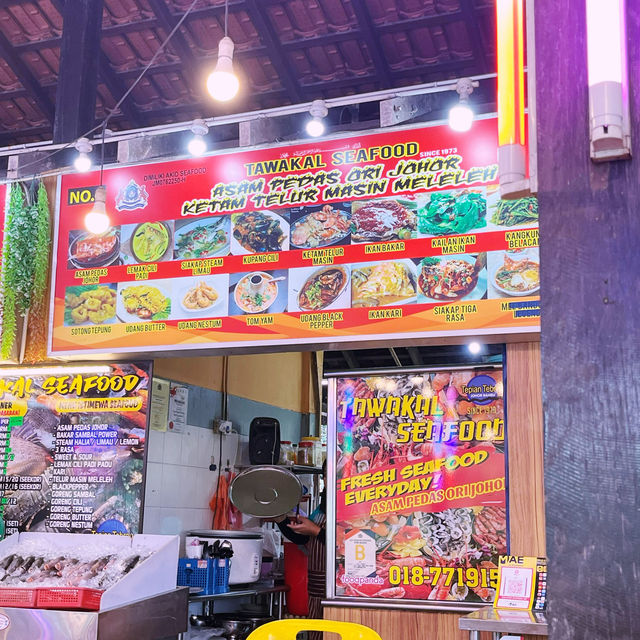 LEAVE IT ALL TO SEAFOODs