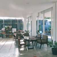 THIS COFFEE SHOP IS LOCATED INSIDE THE EMERALD CLUB HOUSE