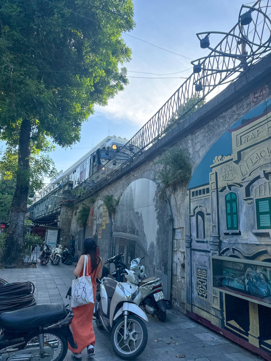 ベトナム】 ハノイ旧市街のフンフン壁画通りでベトナムを感じる旅