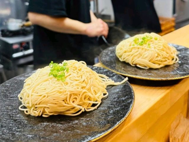 日本東京-來自九州的海量豆芽菜豚骨拉麵：一絆拉麵