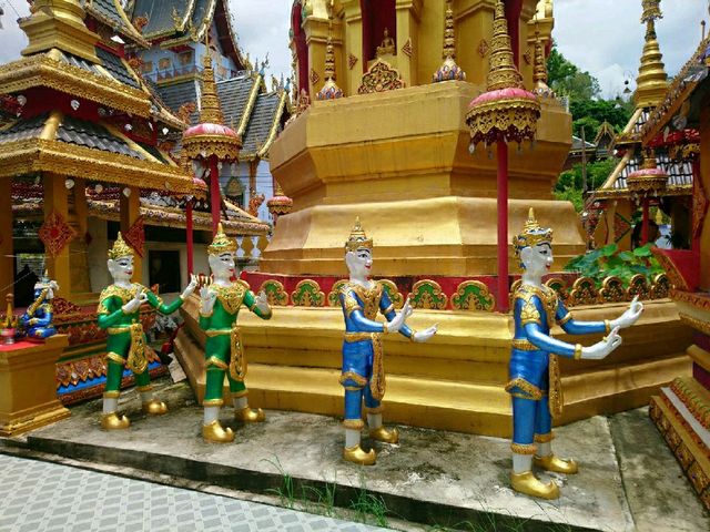 ชมความงามวัดไทยใหญ่..แม่จัน