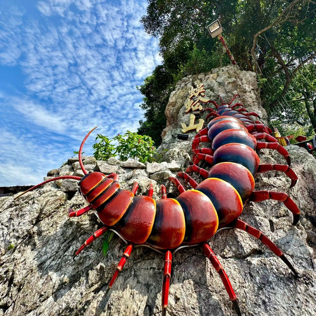 160 years old! Centipede Temple on Seremban Hill 🐛 🗻
