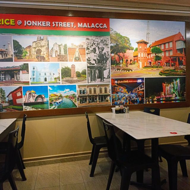 Jonker Street, a good place for shopping and local food experience