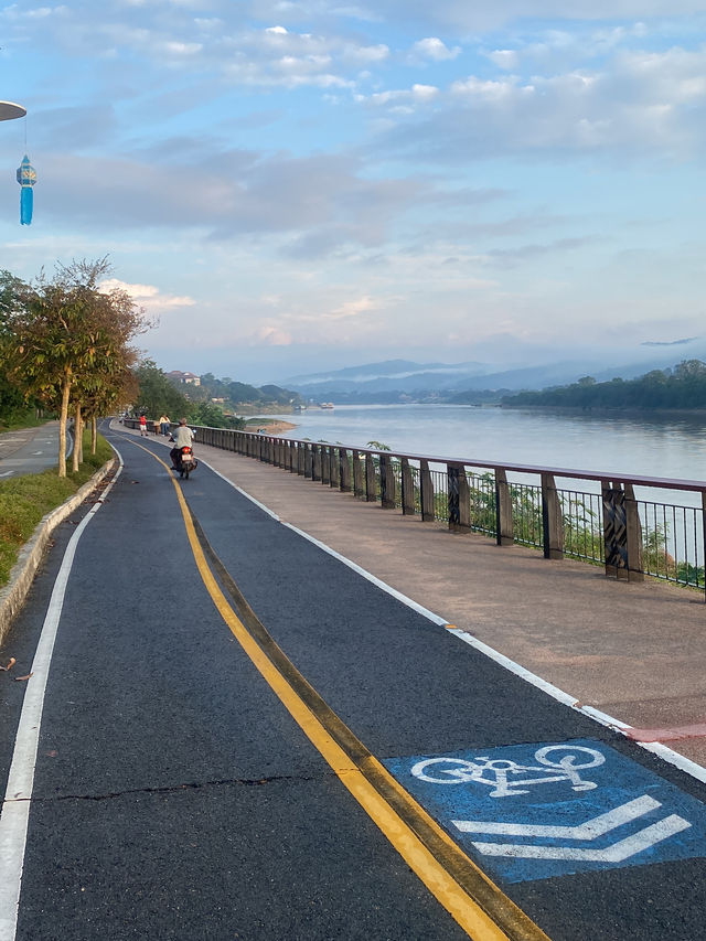 ริมฝั่งโขงเชียงของ | จ.เชียงราย 🚲🏡⛰️✨