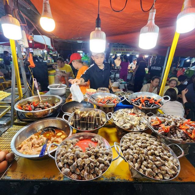 Son Tra Night Market : ตลาดกลางคืน 