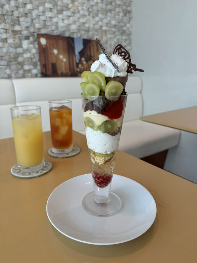 【福岡カフェ】旬のフルーツを使ったボリュームあるパフェ✨️