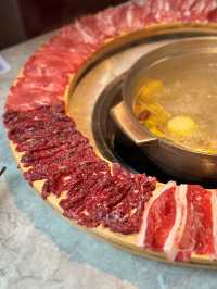 360度旋轉吃肉 實現牛肉自由 