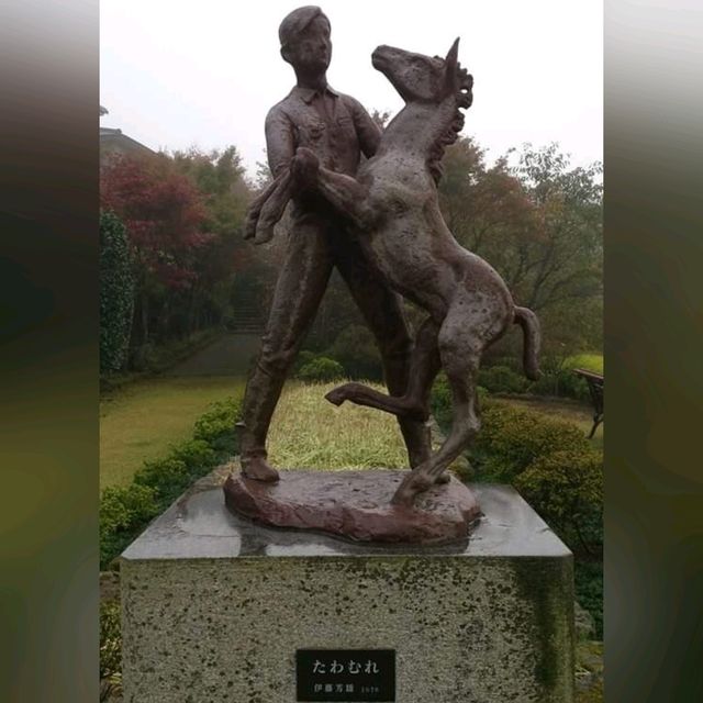 陰天下的成川美術館