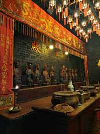【文武廟:香港】渦巻き型の線香が吊るされている美しい寺院✨